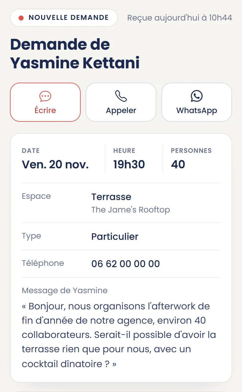 Une demande reçue par l’établissement : date, heure, nombre de personnes, espace et message du client