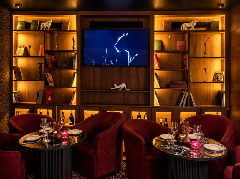 Salle intérieure de restaurant
